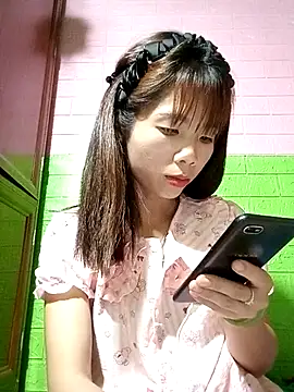 AmyLinee01 online show from 04/28/26, 10:59