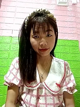 AmyLinee01 online show from 06/13/26, 07:06