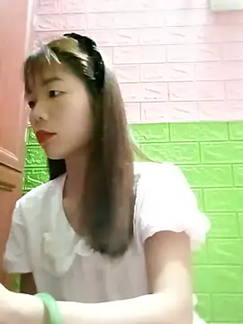 Snapshot of AmyLinee01 chatting on 06/30/26, 11:44 AmyLinee01 online show from 06/30/26, 11:44