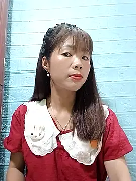 Snapshot of AmyLinee01 chatting on 07/19/26, 05:27 AmyLinee01 online show from 07/19/26, 05:27