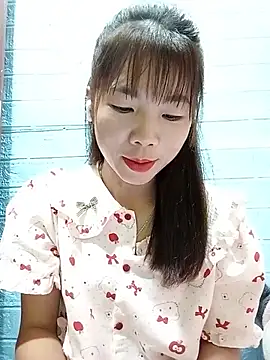 Snapshot of AmyLinee01 chatting on 07/24/26, 04:43 AmyLinee01 online show from 07/24/26, 04:43