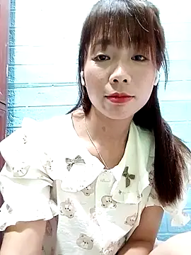 Snapshot of AmyLinee01 chatting on 07/28/26, 04:39 AmyLinee01 online show from 07/28/26, 04:39