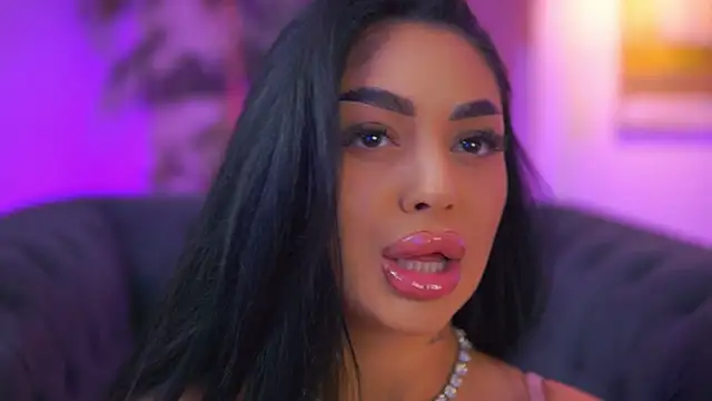 LatinaMorene online show from 04/18/26, 07:07