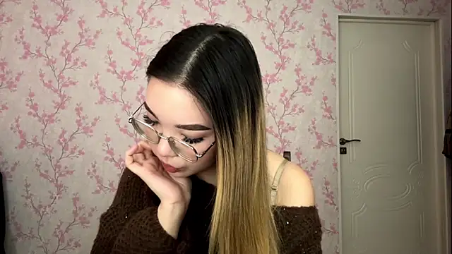 MadeleneStoesz online show from 03/27/26, 10:04