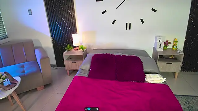aurora petitee online show from 05/23/26, 12:42