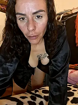 Snapshot of chiquitilla41 chatting on 05/21/26, 11:56 chiquitilla41 online show from 05/21/26, 11:56
