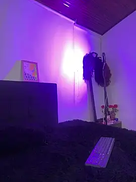 Miia coollins online show from 04/21/26, 04:01
