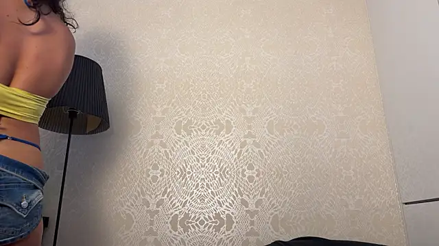 Snapshot of rossilaari chatting on 07/02/26, 12:33 rossilaari online show from 07/02/26, 12:33