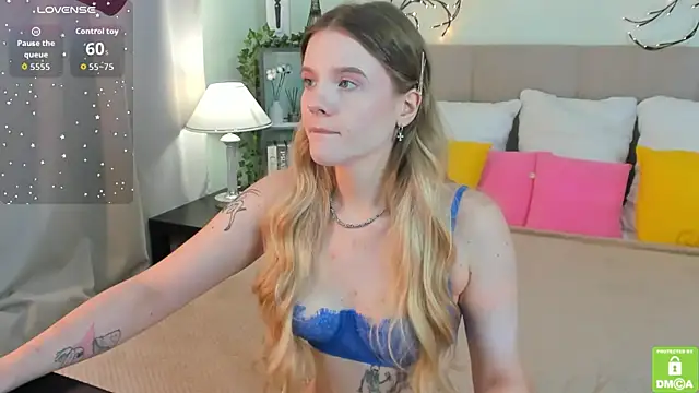 Snapshot of Emma_peach chatting on 07/14/26, 07:46 Emma peach online show from 07/14/26, 07:46