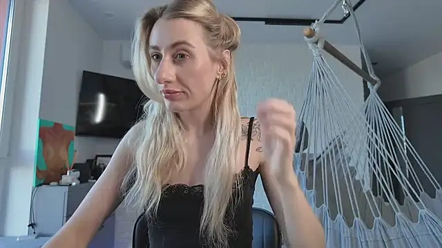 HEY KITSUNKA online show from 04/04/26, 01:30