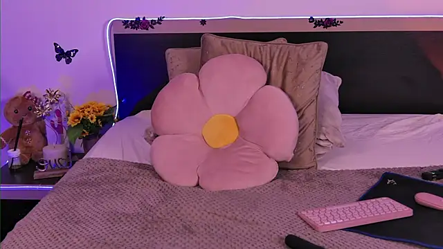 AmelieReeaa online show from 04/18/26, 07:58