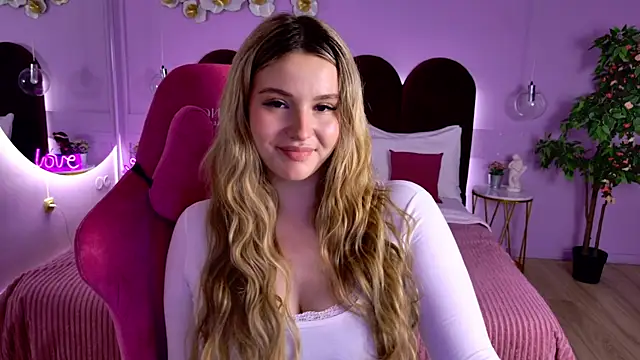 CharlotteAtwoood online show from 05/18/26, 04:02