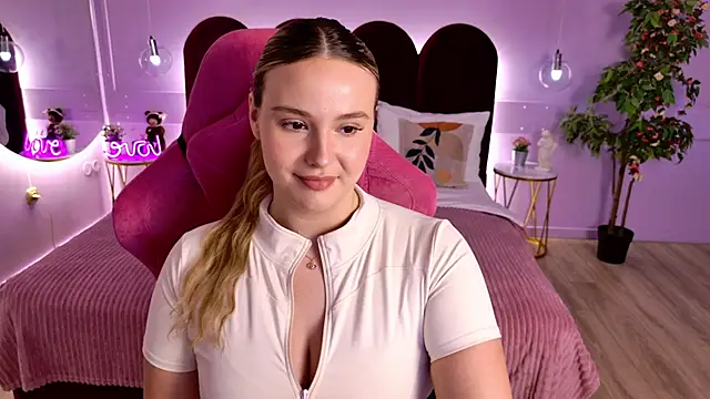 CharlotteAtwoood online show from 06/22/26, 04:04