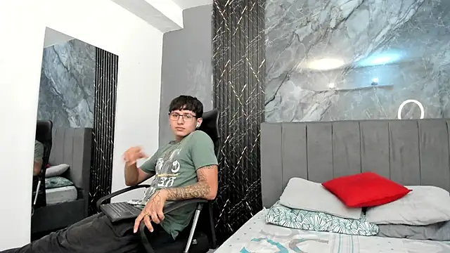 Snapshot of thebaby_col chatting on 03/24/26, 08:25 thebaby col online show from 03/24/26, 08:25