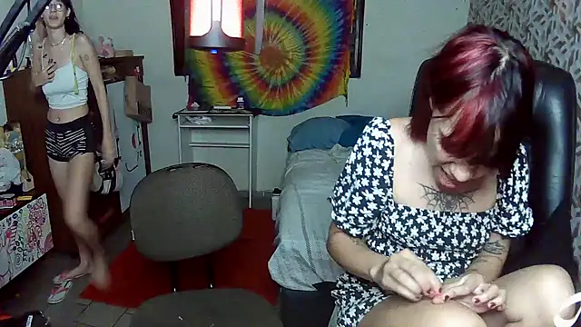 Snapshot of Moon_ chatting on 04/22/26, 10:33 Moon online show from 04/22/26, 10:33