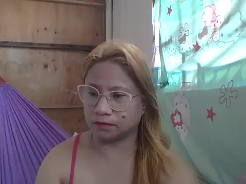 Snapshot of PinayChristine chatting on 04/10/26, 03:12 PinayChristine online show from 04/10/26, 03:12
