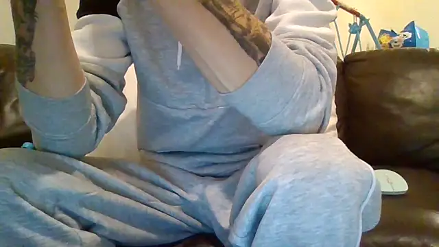 feetlovrr94 online show from 05/11/26, 11:24