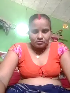 Shivani09900 online show from 05/26/26, 04:08