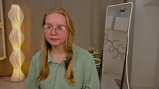 Snapshot of AlicaCohill chatting on 03/31/26, 07:14 AlicaCohill online show from 03/31/26, 07:14