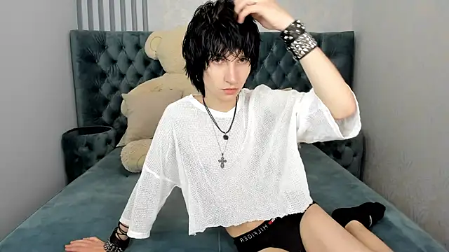 Snapshot of AdonBev chatting on 06/25/26, 05:12 AdonBev online show from 06/25/26, 05:12