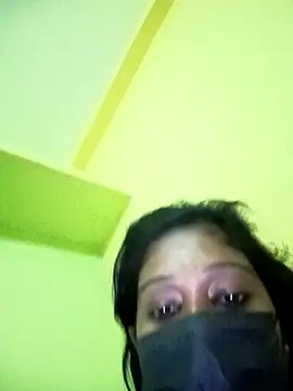 Snapshot of bannerjeesneha20 chatting on 04/18/26, 10:54 bannerjeesneha20 online show from 04/18/26, 10:54