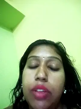 Snapshot of bannerjeesneha20 chatting on 05/03/26, 02:23 bannerjeesneha20 online show from 05/03/26, 02:23