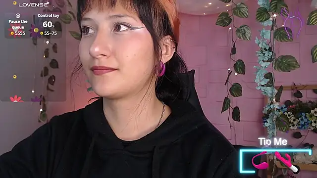 Snapshot of eyes_moonn chatting on 03/28/26, 11:21 eyes moonn online show from 03/28/26, 11:21