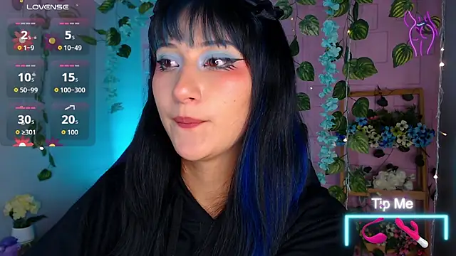 Snapshot of eyes_moonn chatting on 04/10/26, 03:34 eyes moonn online show from 04/10/26, 03:34