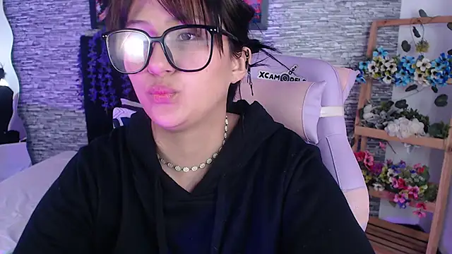 eyes moonn online show from 06/15/26, 02:19