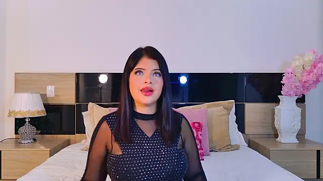 Elodie Laurent online show from 04/23/26, 11:31