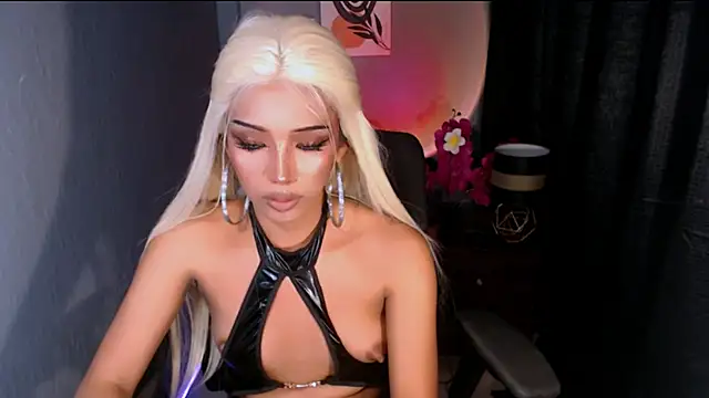 Snapshot of xEllaineCumsLotx chatting on 05/02/26, 04:45 xEllaineCumsLotx online show from 05/02/26, 04:45