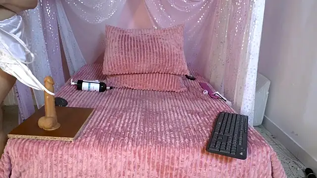 Snapshot of selene_moretti chatting on 06/03/26, 12:30 selene moretti online show from 06/03/26, 12:30