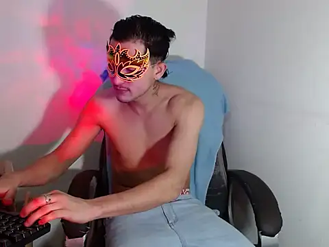 SexyboyHot2000 online show from 05/06/26, 03:24