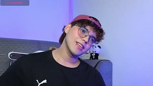 Snapshot of hornsgoat_ chatting on 04/05/26, 08:06 hornsgoat online show from 04/05/26, 08:06