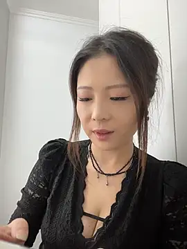 Snapshot of Lola666999 chatting on 04/24/26, 01:19 Lola666999 online show from 04/24/26, 01:19
