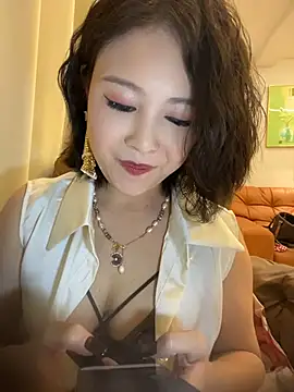 Snapshot of Lola666999 chatting on 05/18/26, 04:13 Lola666999 online show from 05/18/26, 04:13