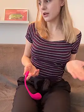 CutieLaura online show from 03/25/26, 07:58