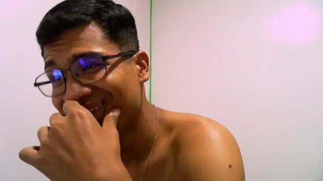 ThiagoVega  online show from 04/30/26, 03:46