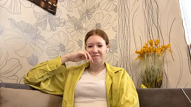 Snapshot of KiraNice1 chatting on 03/26/26, 07:03 KiraNice1 online show from 03/26/26, 07:03