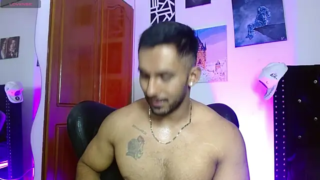 Snapshot of romanpearce_ chatting on 07/27/26, 05:53 romanpearce online show from 07/27/26, 05:53