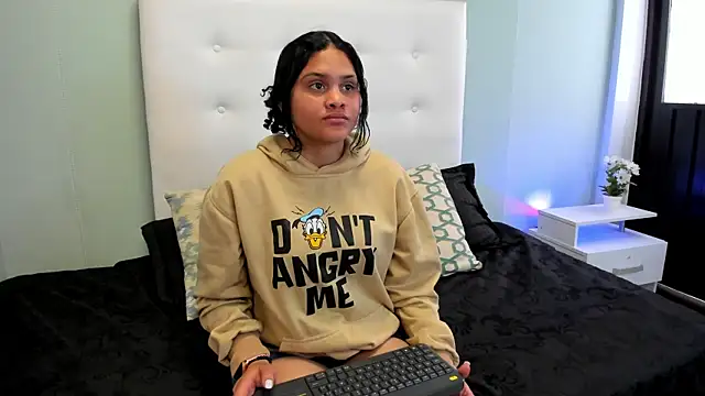 ZoeRiveers online show from 03/26/26, 08:36