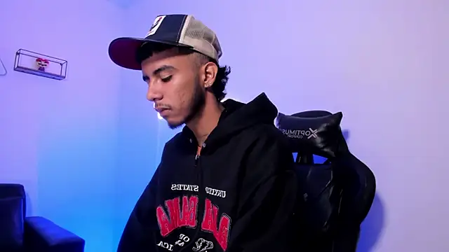 Red 4KT online show from 03/25/26, 09:43