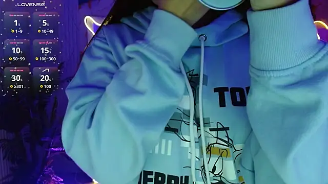 Tiiana tay online show from 04/27/26, 03:04