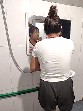 Snapshot of xinhxinh-cute chatting on 04/14/26, 02:23 xinhxinh-cute online show from 04/14/26, 02:23