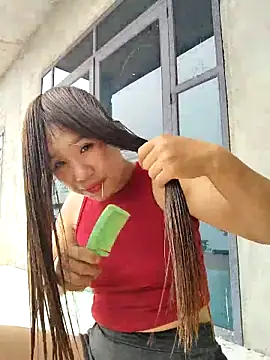 Snapshot of xinhxinh-cute chatting on 04/16/26, 03:51 xinhxinh-cute online show from 04/16/26, 03:51
