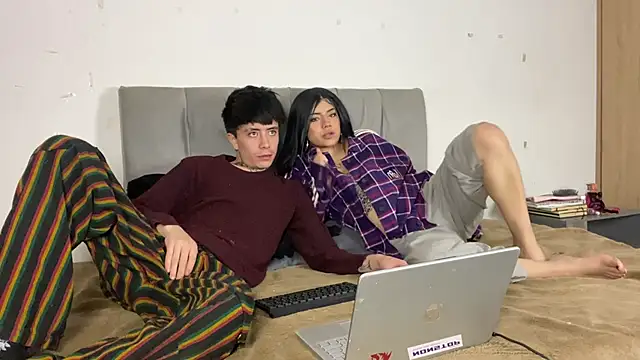 Snapshot of perceo_and_saddie chatting on 05/16/26, 10:12 perceo and saddie online show from 05/16/26, 10:12