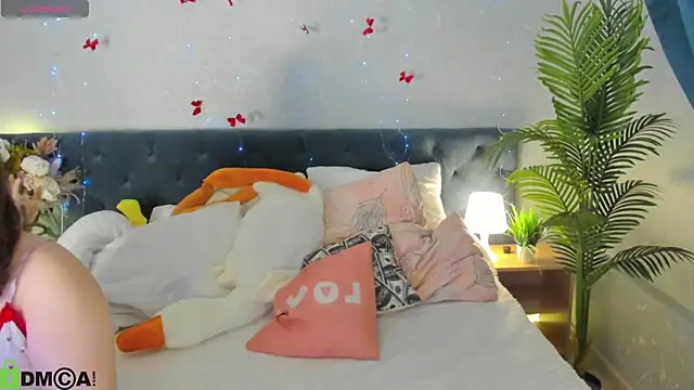 Snapshot of Maya_Raay chatting on 04/17/26, 01:08 Maya Raay online show from 04/17/26, 01:08