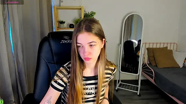 Snapshot of Miss_Shanel chatting on 04/19/26, 01:16 Miss Shanel online show from 04/19/26, 01:16