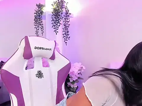 Daphnie Foxx online show from 04/10/26, 10:47