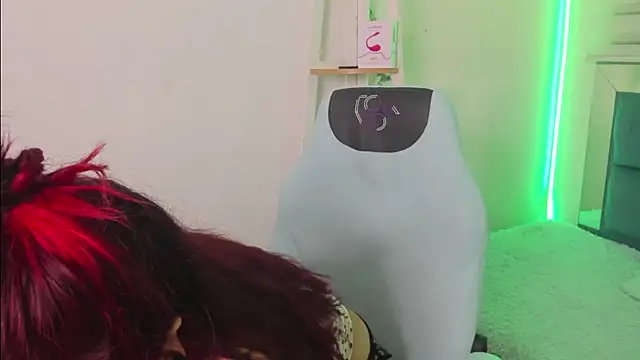 Sara Red X online show from 06/25/26, 06:40
